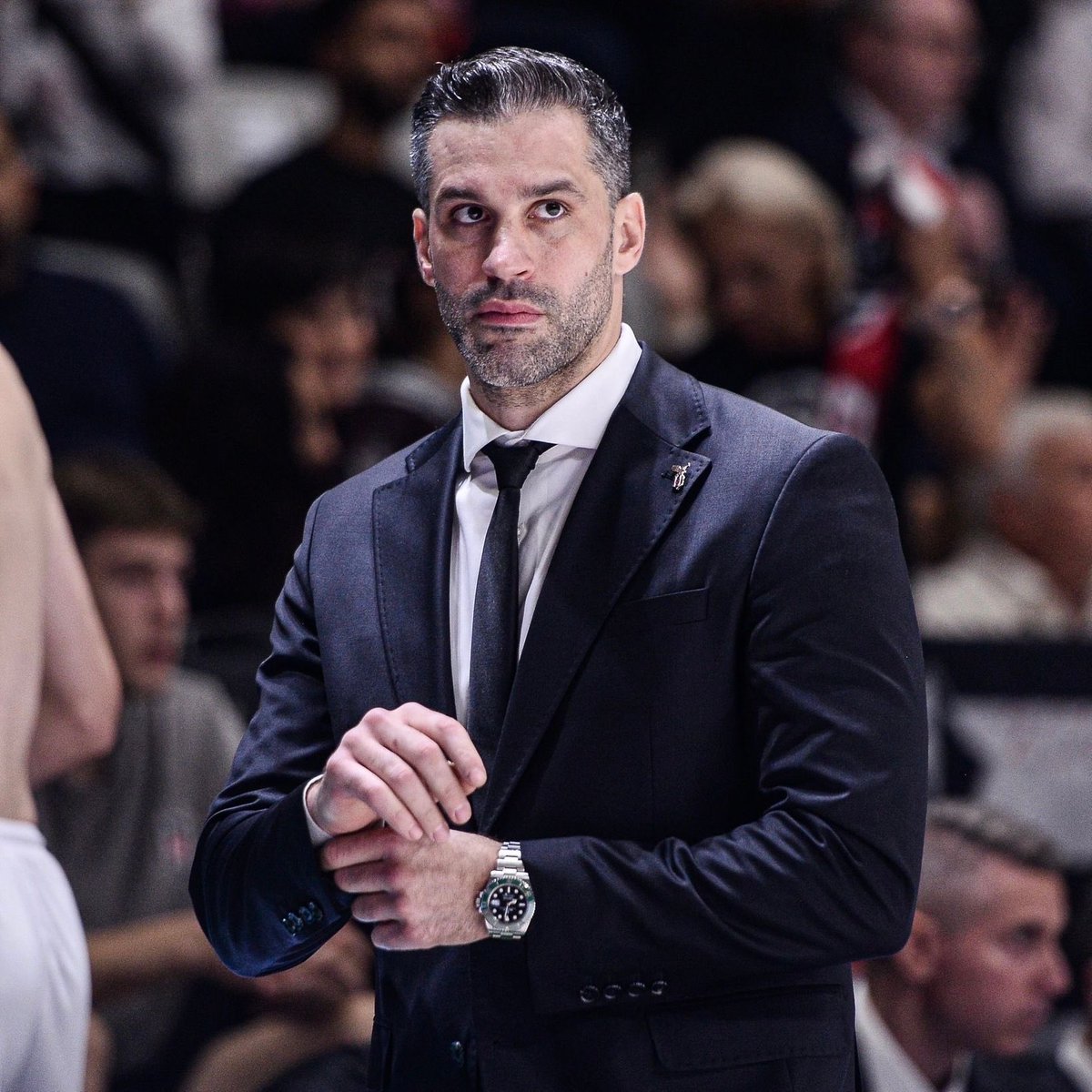 KartalRecord's tweet photo. Dusan Alimpijevic: "Nikola Jokic, basketbolla yaşayan birisi. Bir gün telefonda konuşurken Beşiktaş'la alakalı bir şey söyledi. 

Şaka yapıyor zannettim ama sonra fotoğraf attı, televizyondan bizim maçın tekrarını izliyor." (Euro Insiders) https://t.co/sR9Xfv5gGj