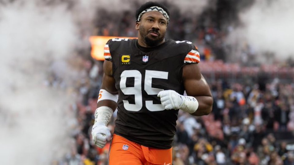 StadiumLiveApp's tweet photo. 🚨 BREAKING

The Browns are finalizing a trade that will send two-time Defensive Player of the Year Myles Garrett to the Los Angeles Rams, per @rapsheet https://t.co/3oCPntQXYF