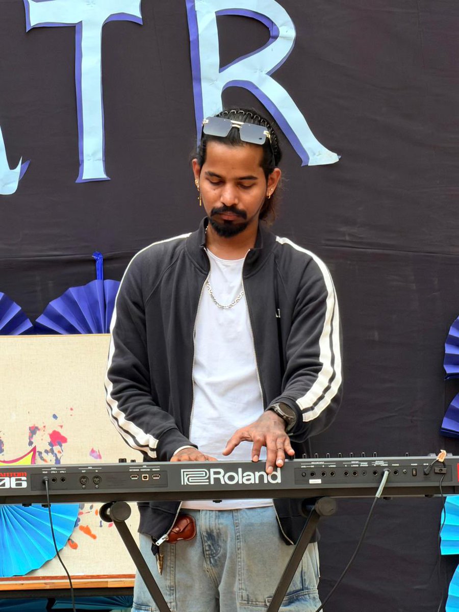 Royal_Moonstone's tweet photo. Today we celebrate the man behind the keys — Vishal Karle! 🎹

Happy Birthday and best wishes for an incredible year ahead. Here’s to more music, more memories, and more good times together.

#keyboardplayer
#birthdaywishes #birthdayvibes
#independentartist #artistlife https://t.co/qNQnKRhcYz