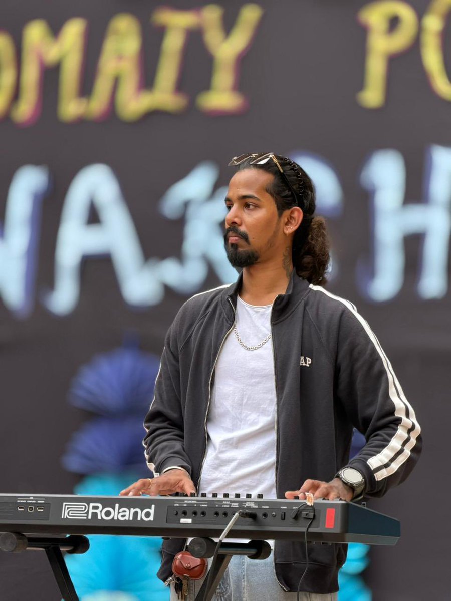 Royal_Moonstone's tweet photo. Today we celebrate the man behind the keys — Vishal Karle! 🎹

Happy Birthday and best wishes for an incredible year ahead. Here’s to more music, more memories, and more good times together.

#keyboardplayer
#birthdaywishes #birthdayvibes
#independentartist #artistlife https://t.co/qNQnKRhcYz
