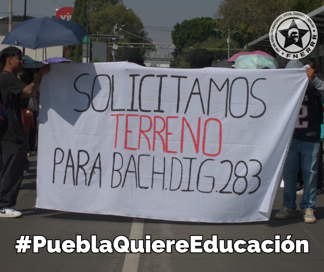 Waterloo_9's tweet photo. #PueblaQuiereEducación y para que esto suceda se tienen que mejorar las condiciones materiales en las que se desenvuelven diariamente miles de estudiantes. Por tal motivo la #FNERRR en Puebla exige la intervención del gobernador  @armentapuebla_  y de la @SEPGobPue.
📚📚 https://t.co/Zn91ggVEit