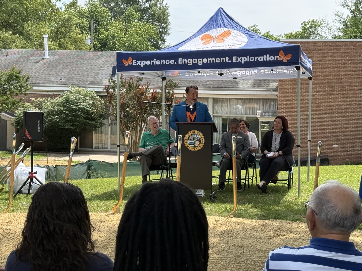 CollegePark_MD's tweet photo. This morning, the City of College Park celebrated the goundbreaking of the new Monarch Preschool playground slated to arrive this summer! City Councilmembers Jacob Hernandez and Alan Hew joined in and offered some remarks in celebration of the long-awaited project as it will offer a new space for the children and members of the community to play and gather in a safe, enriching environment.  

#####

Esta mañana, la Ciudad de College Park celebró la ceremonia de inicio de obras del nuevo parque infantil de la Monarch Preschool, cuya llegada está prevista para este verano. Los concejales Jacob Hernandez y Alan Hew se sumaron al evento y ofrecieron unas palabras para celebrar este proyecto tan esperado, el cual brindará un nuevo espacio para que los niños y los miembros de la comunidad jueguen y se reúnan en un entorno seguro y enriquecedor.