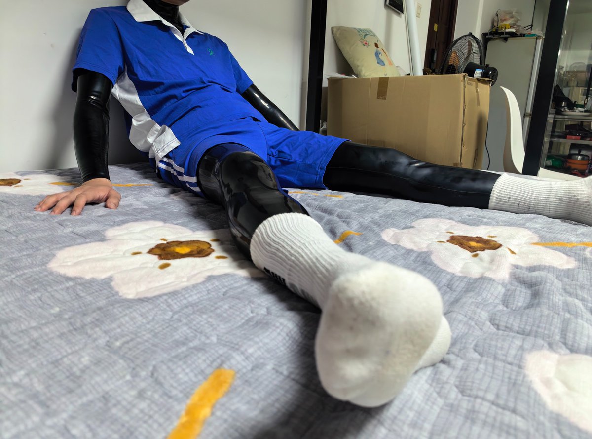 rubber__bb's tweet photo. 迟到的六一快乐   嘻嘻嘻
#rubber #白袜 https://t.co/j6nN3ZfA87