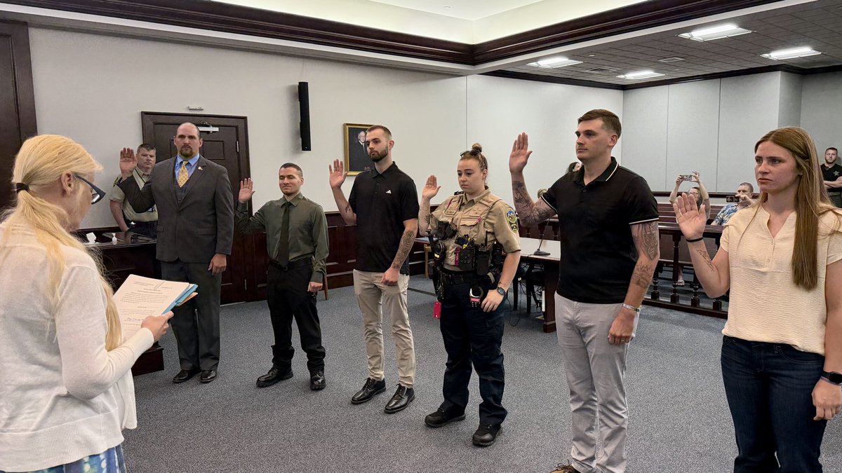 NewKentSheriffs's tweet photo. 🎉 WELCOME TO THE NEW KENT SHERIFF’S OFFICE FAMILY! 🎉

Please join us in congratulating our newest team members who took their oath of office and were officially sworn in this morning in the New Kent County Circuit Court!

👮 Deputy Graham
👮 Deputy Rose
👮 Deputy Camacho
👮 Deputy Brewster
🐾 APU Deputy Farmer

These dedicated men and women are now begin the next phase of their law enforcement careers as they attend their respective academies. Over the coming months, they will undergo extensive training that includes:

🚓 Emergency Vehicle Operations and Driver Training
🔫 Firearms Training and Qualification 
📚 Classroom Instruction
🎭 Practical Scenarios and Hands-On Exercises
⚖️ Legal and Professional Development Training

We are excited to watch them grow as they prepare to serve and protect the citizens of New Kent County.

And there was another special swearing-in today! Please help us welcome our newest four-legged deputy, K-9 Knox! K-9 Hamish, was also officially sworn in this morning. 🐕🐾

Congratulations to all of our newest deputies and K-9 partners. We wish you success as you begin this important journey, and we look forward to seeing all that you will accomplish in service to our community.