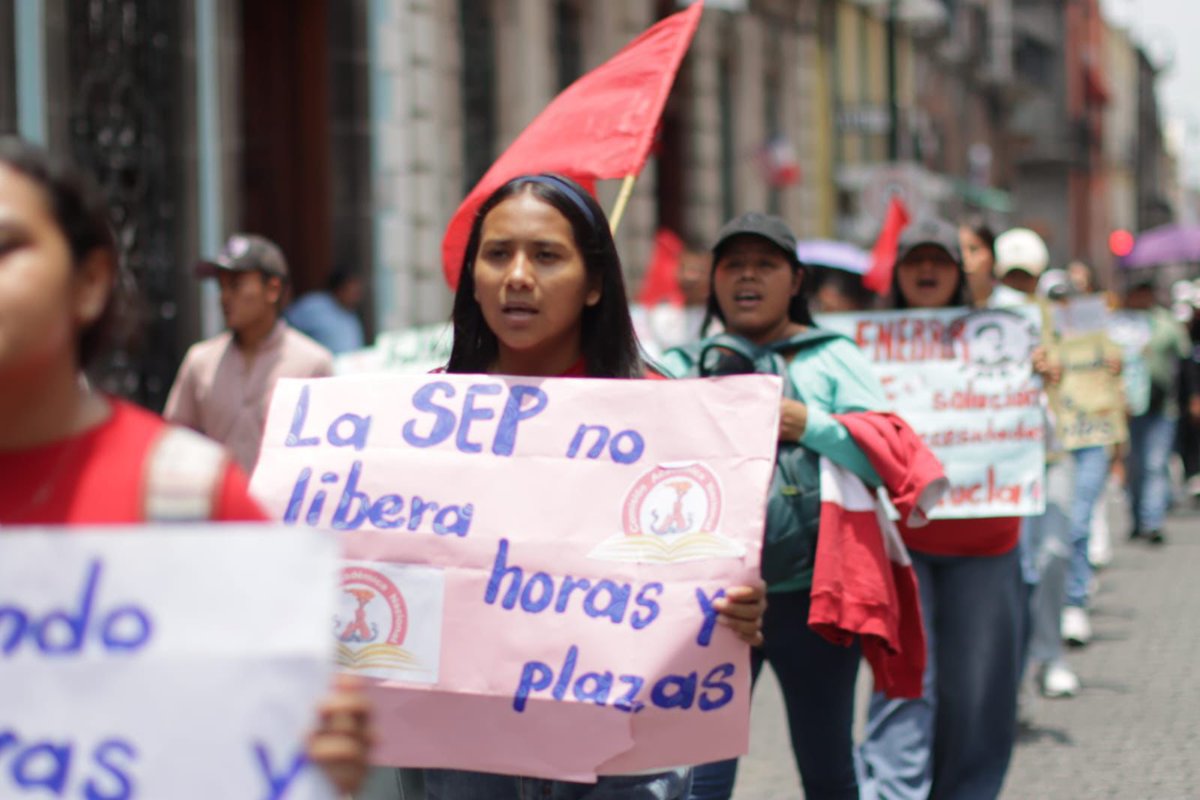 FNERRR26's tweet photo. #PueblaQuiereEducación
Desde Durango nos sumamos a exigirle al gobernador del estado de Puebla @armentapuebla_, no pedimos privilegios solo una educación de calidad para todos los mexicanos. 📚🔥💪🏼
@SEPGobPue
@PueblaFnerrr https://t.co/CGn0vUU3cR
