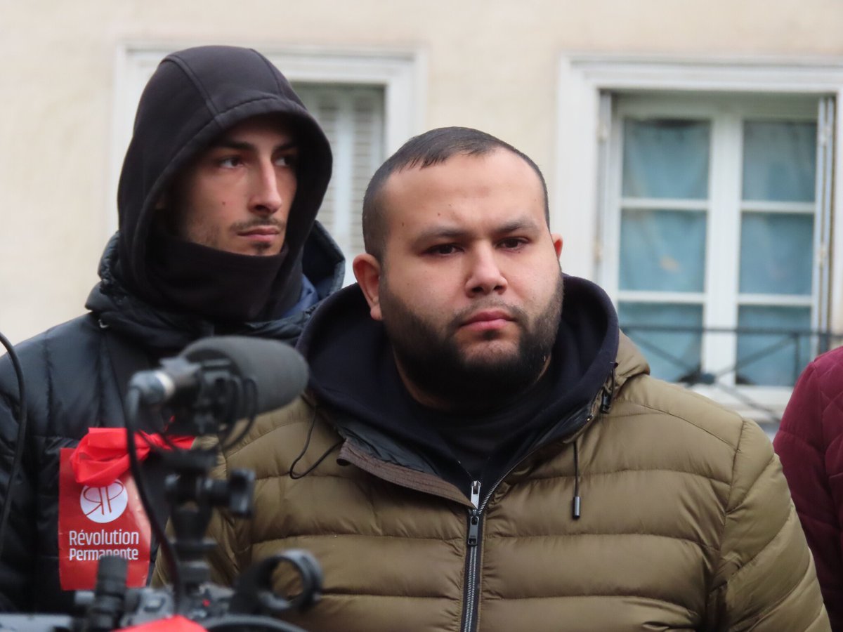 le_Parisien's tweet photo. Ex-chroniqueur aux « Grandes gueules » sur RMC, Anasse Kazib se présente sous les couleurs de Révolution permanente, parti issu d’une scission avec le NPA à l’extrême gauche. En 2022, le syndicaliste n’était pas parvenu à obtenir suffisamment de parrainages.
➡️ https://t.co/HWqqnBHsj1