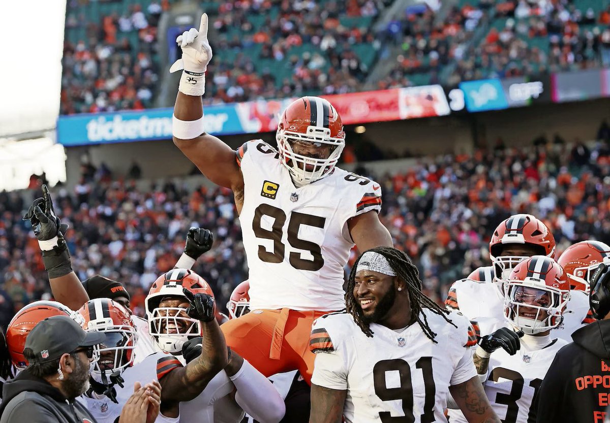 BigJakeCLE's tweet photo. Thank you, Myles Garrett, for everything you gave to this organization and this city. A true professional who consistently did things the right way. Arguably the greatest edge rusher in NFL history. I sincerely hope you bring LA a championship. 

Forever a Cleveland Brown. https://t.co/yxLXgrRNod
