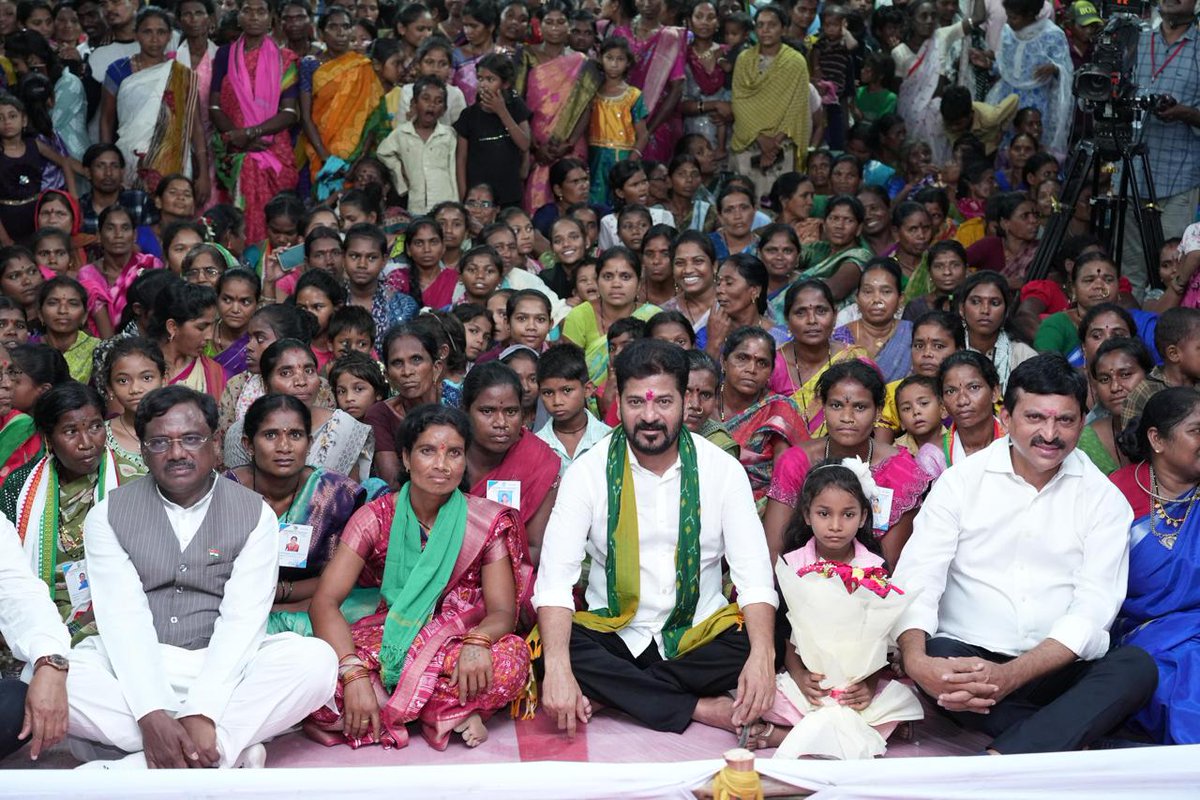 revanth_anumula's tweet photo. కొమురం భీమ్ ఆసిఫాబాద్ జిల్లాలో  ఈ రోజు రూ.112.14 కోట్లతో పలు అభివృద్ధి పనులకు శంకుస్థాపన చేశాను. 

ఆ వివరాలు : 

రూ.56.55 కోట్లతో 
కౌటాలాలో నిర్మించిన 132/33 KV సబ్ స్టేషన్ ప్రారంభోత్సవం.

రూ.4.22 కోట్లతో చింతలమనేపల్లి గ్రామంలో 33/11 KV సబ్ స్టేషన్ కు శంకుస్థాపన.

రూ.2.98 కోట్లతో గుడ్లబోరి గ్రామంలో 33/11 KV సబ్ స్టేషన్ కు శంకుస్థాపన 

రూ.3.08 కోట్లతో సిర్‌పూర్‌ కాగజ్ నగర్ లోని కాపువాడలో 33/11 KV సబ్ స్టేషన్ కు శంకుస్థాపన 

రూ.2.89 కోట్లతో సిర్పూర్(టి) మండలం చింతకుంటలో 33/11 KV సబ్ స్టేషన్ కు శంకుస్థాపన 

రూ.2.72 కోట్లతో కాగజ్‌నగర్‌ మండలం అంకుషాపూర్‌లో 33/11 KV సబ్ స్టేషన్ కు శంకుస్థాపన 

రూ.6 కోట్లతో రెబ్బెన మండలం నంబాల గ్రామంలో 2MW సోలార్ పవర్ ప్లాంట్ కు శంకుస్థాపన 

రూ.15 కోట్లతో ఆసిఫాబాద్ మున్సిపాలిటీలో పలు అభివృద్ధి పనులకు శంకుస్థాపన 

రూ.18.7 కోట్లతో కాగజ్‌నగర్ మున్సిపాలిటీలో పలు అభివృద్ధి పనులకు శంకుస్థాపన.

#KomaramBheemAsifabad
#TelanganaDevelopment
#RuralDevelopment
#UrbanDevelopment
#GreenEnergy
#PowerInfrastructure
#Kagaznagar
#Asifabad
#PrajaPalana