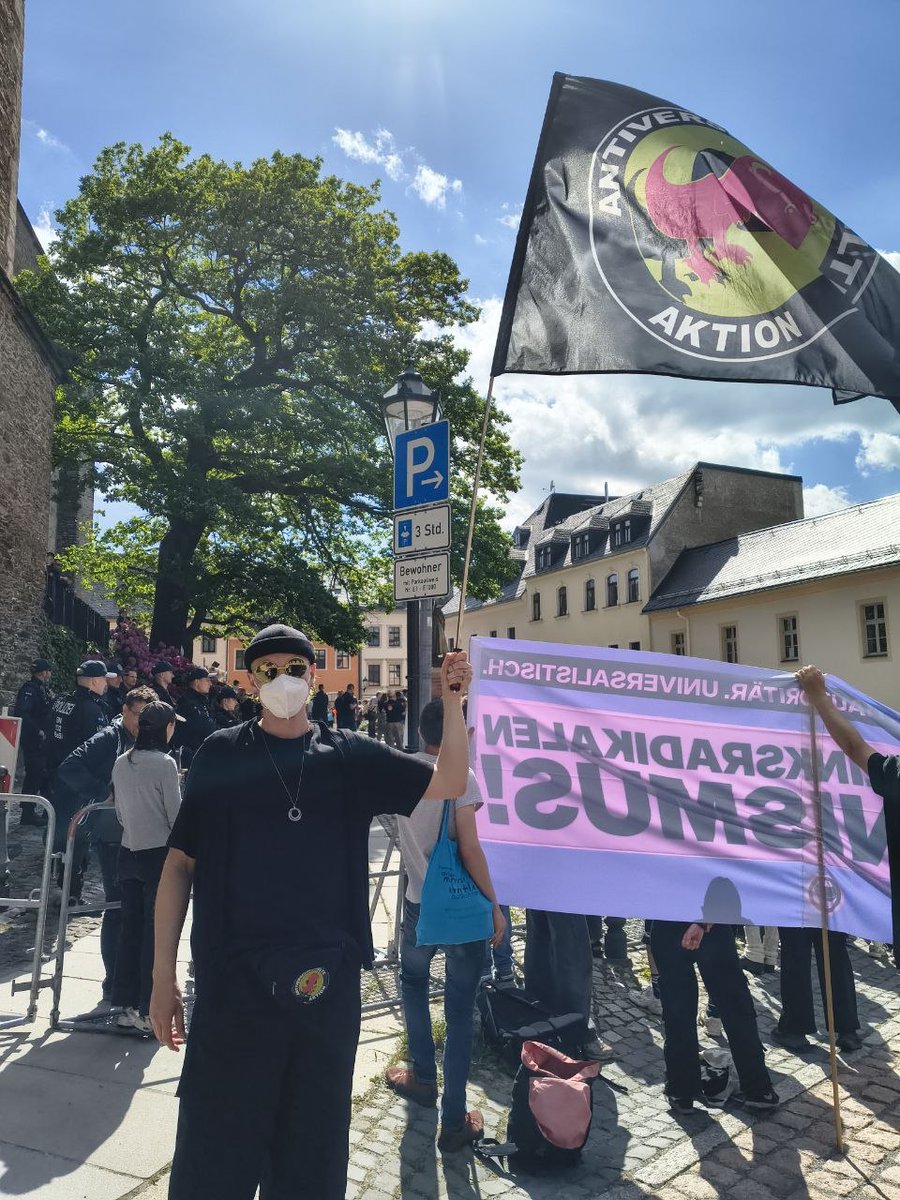 reclaimrosalux1's tweet photo. Am 30.5.26 trafen sich wie jedes Jahr am Wochenende nach Pfingsten die christlichen Fundis zum "Schweigemarsch" in #Annaberg-Buchholz. Begleitet wie jedes Jahr durch einen lautstarken Protest, der von Pro Choice Leipzig organisiert wird.

 1/6 #an3005 #noFundis https://t.co/faJgoez3bV