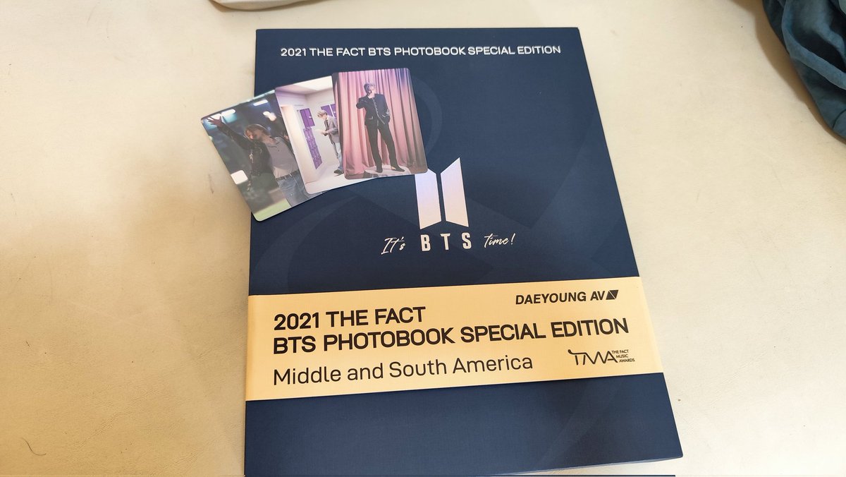 xiugaluvz's tweet photo. Feedback positivo para @0anazx 
Comprei o BTS photobook SE 2021 The Fact Middle and South America com ela, foi muito educada, atenciosa e paciente. Chegou tudo direitinho e ela também mandou pcs lindos de brindes do Jimin! 
#feedbackpositivo https://t.co/3JkBfgjHxi
