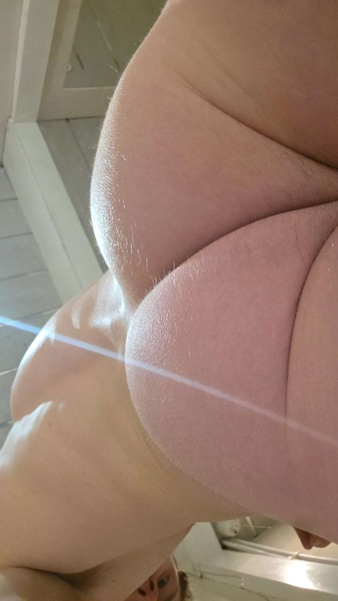 ollielad19's tweet photo. You eating it before or after the shower?😈 https://t.co/9c865i3V9m