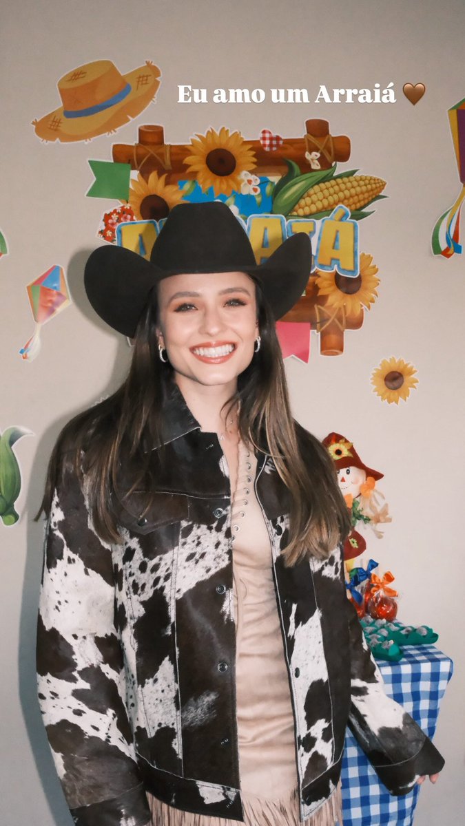 LarissaUpdates's tweet photo. 1º dia de junho e a Larissa já está comemorando a sua festa favorita, festa junina 🩷

📲 | Larissa Manoela via Instagram Stories. https://t.co/0MGDU6ClTq