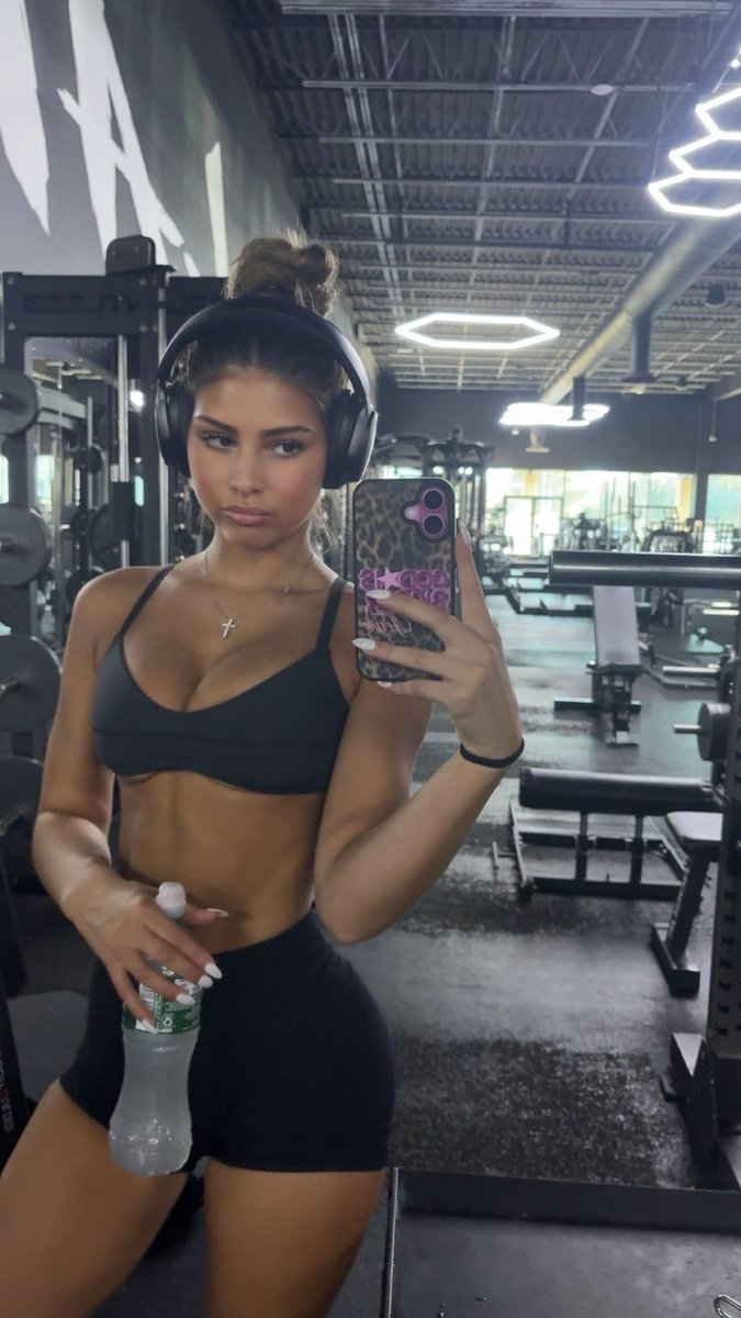 pumpyyalt's tweet photo. She’s soooo triggeringgg https://t.co/xPNGBmSssc