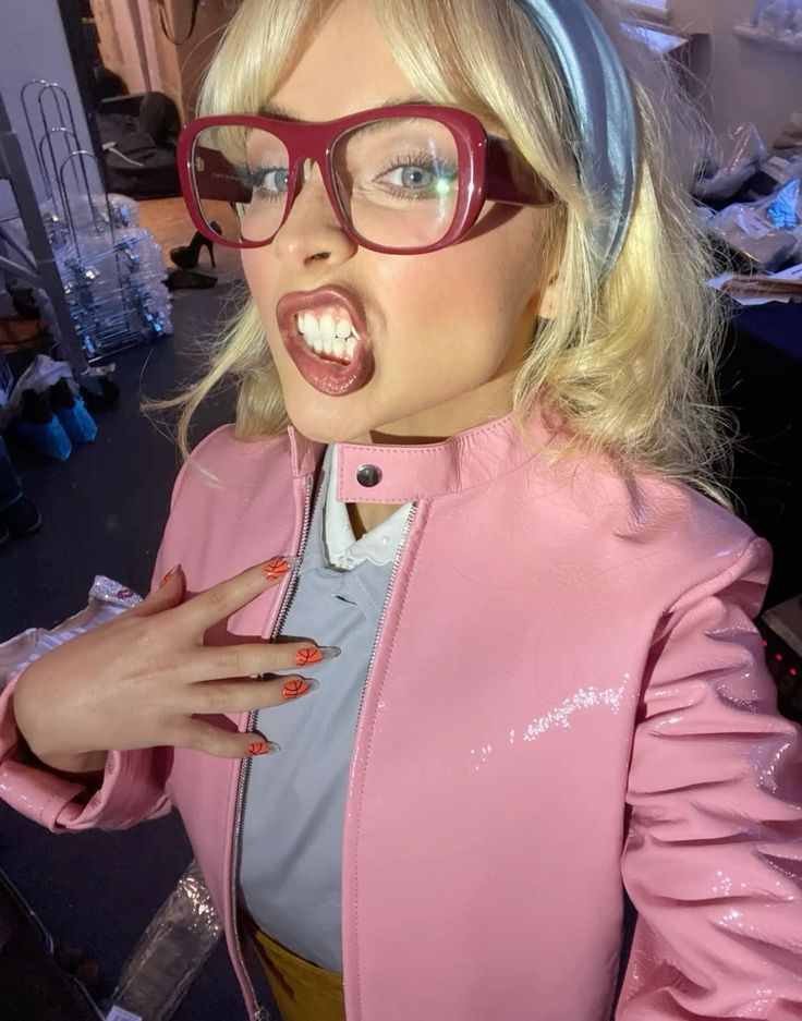FamousCatfish's tweet photo. You're starting your OT shift while I've shopped all day. 

My life is soo easy and you're addicted to making it easier 

HumanATM scamkink findom finsub paypig cashslave https://t.co/k1UrDe3gci