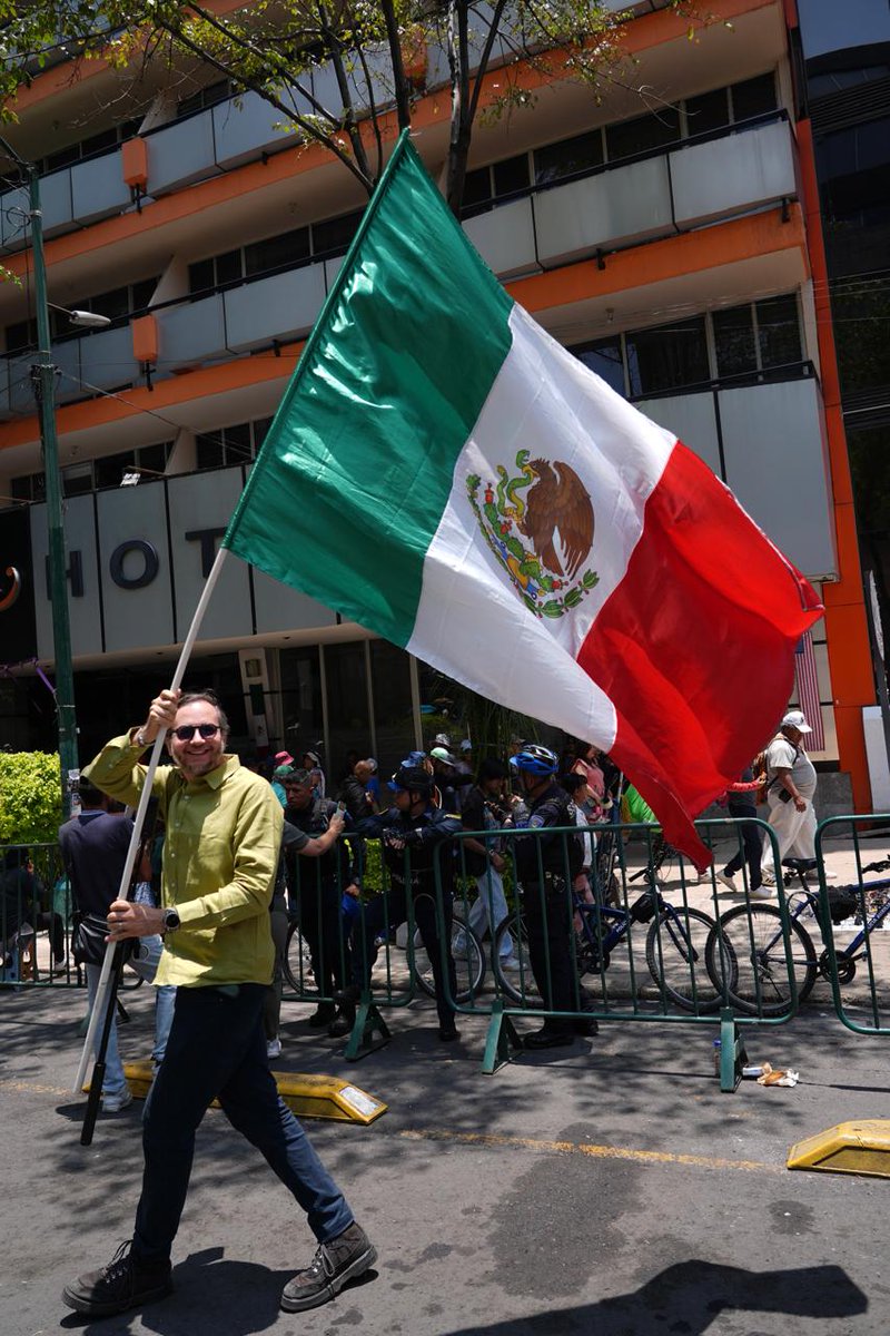 El_deverde's tweet photo. En México manda el pueblo de #México https://t.co/ziPDX85ywA