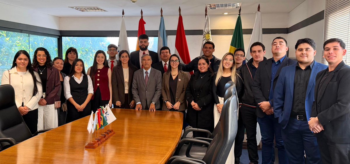 TPRMERCOSUR's tweet photo. Charla técnica con alumnos de la cátedra de Derecho Constitucional de la Universidad Nacional de Caaguazú, con la presencia de su profesor titular Dr. Manuel Dejesús Ramírez, Ministro de la Corte Suprema de Justicia del Paraguay, y de la Dra. Selma Bogado. https://t.co/RjILjJ5yX0