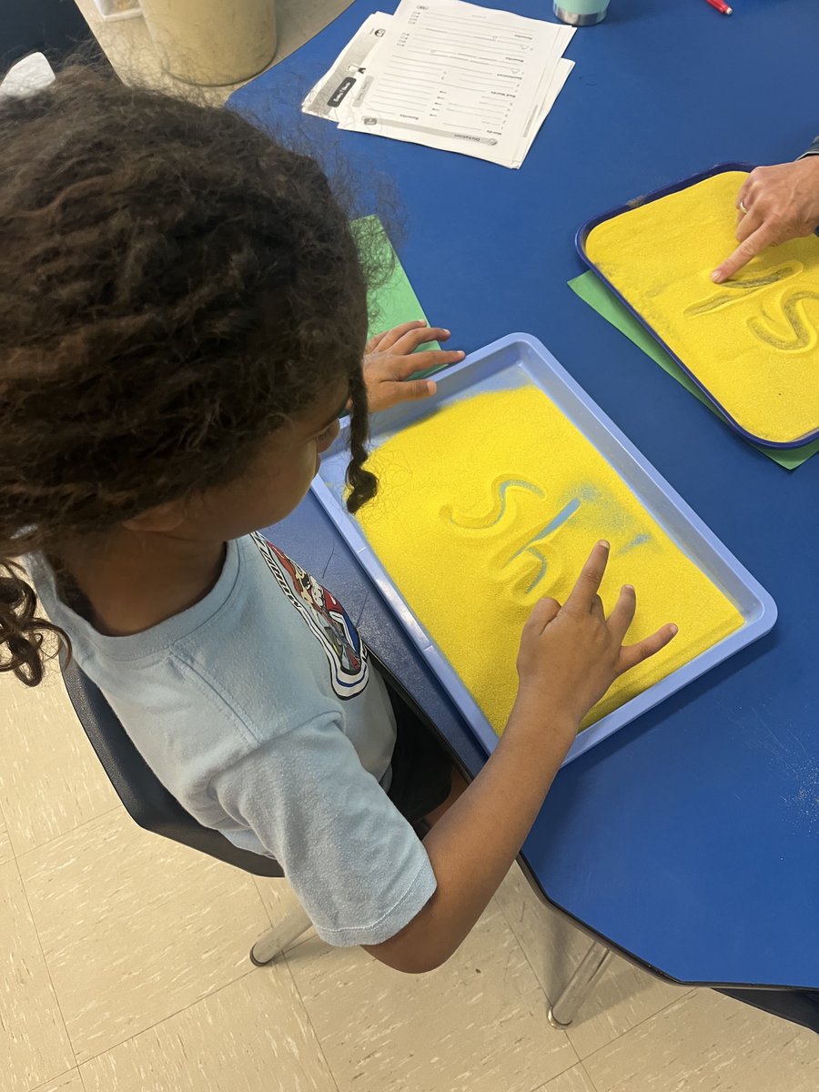 VMESMustangs's tweet photo. Mrs. O’Doherty’s students are digging into digraphs! Using sand trays, students practiced building and writing sounds like sh, making phonics hands-on, engaging, and fun. What a great way to help students strengthen their reading and writing skills! @BrickSupt @Brick_K12 https://t.co/46SFNS1brg