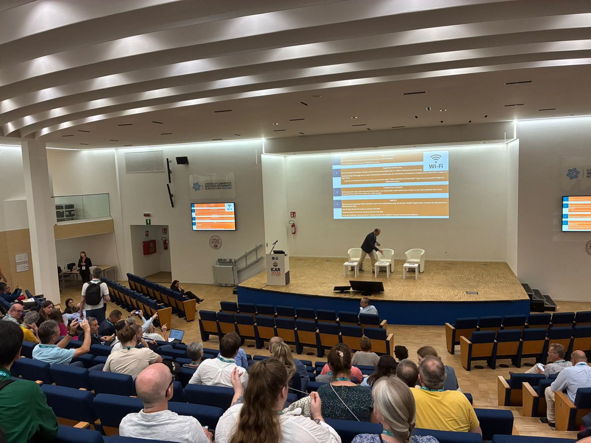 MGAPUruguay's tweet photo. #SNIG
🇺🇾 Uruguay presente como único país del Mercosur en un espacio clave para los estándares globales de trazabilidad y mejora genética animal.
📍 En Verona, Italia, Ignacio Aguilar (INIA) e Ismael Martínez (SNIG) participan de la 75.ª Conferencia Anual de ICAR e Interbull.
🌎 Un ámbito estratégico de intercambio e integración internacional que contribuye al fortalecimiento del sistema oficial de identificación animal y de la mejora genética, consolidando el posicionamiento de la ganadería uruguaya en los mercados más exigentes del mundo.
#UruguayAgrointeligente
#Ganadería #Trazabilidad #MejoraGenética #INIA #SNIG #MGAP
👉https://t.co/8ejUgQ1ZaX