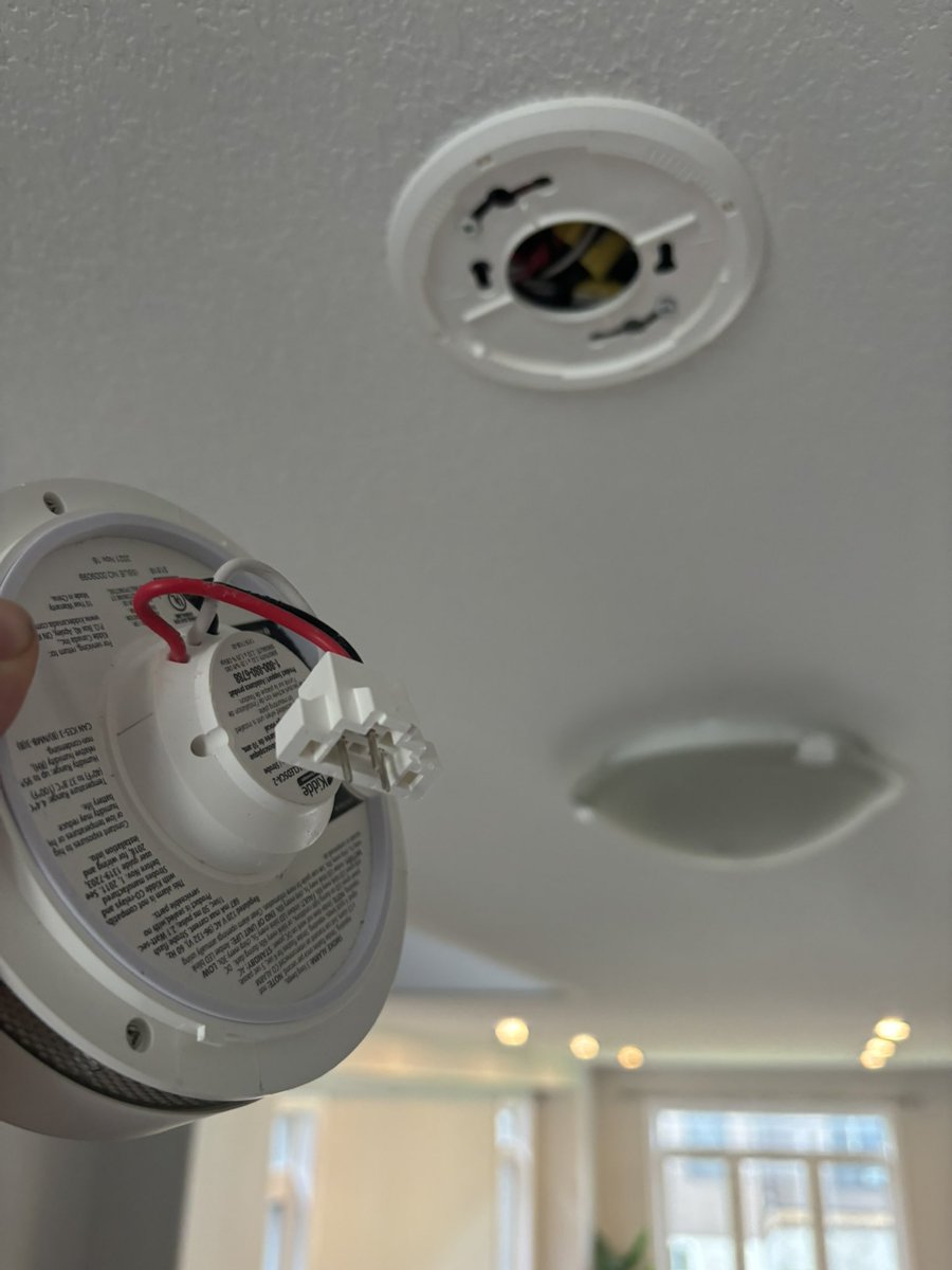 KtownFire's tweet photo. Residents of Westbrook, Woodhaven, Cataraqui Woods, Cataraqui North, &amp; Greenwood park would find a postcard in their mailbox!✉️📪

This our friendly reminder that working smoke alarms save lives, don’t wait for an emergency to happen! Act now and get it replaced!🚨‼️ https://t.co/keLVvIEovD