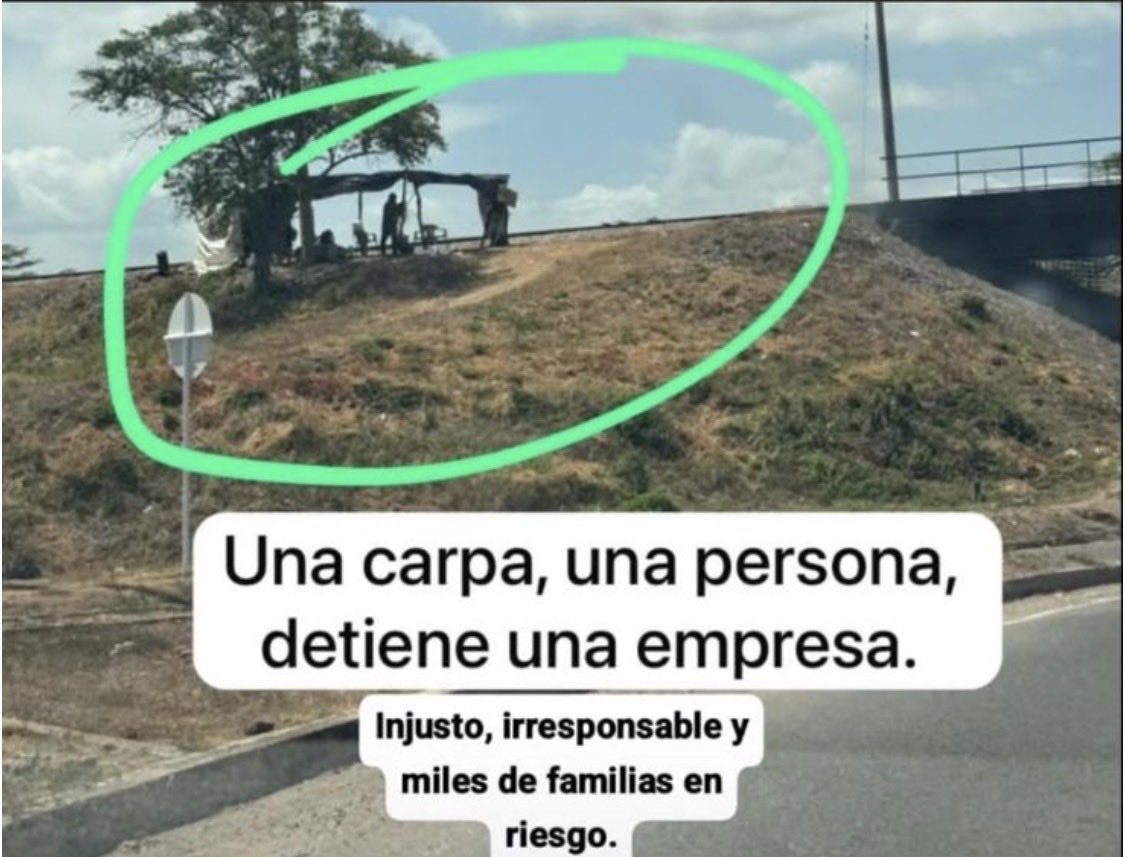 C4Drob's tweet photo. @MiguelPoloP Tres vagos mandados por petro, ponen en peligro el trabajo de mas de 12.000 personas en La Guajira ( Cerrejon ). https://t.co/fnQsQJJFrp