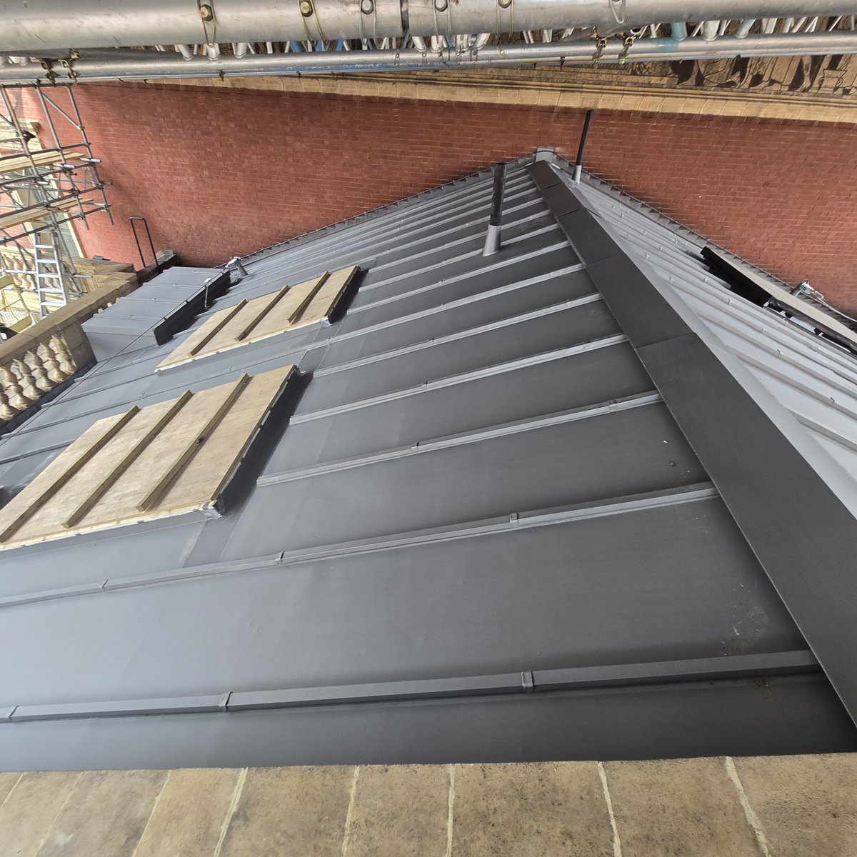 cwconstruction's tweet photo. Roof finished!
Lined with zinc... VMZinc
just waiting for roof lights to be installed and we're off!
Two Fall arrest systems on each side installed as well, a little future-proofing is always good!
well done to the lads 💪
I must say it looks beautiful😍
https://t.co/MKJwawxecp https://t.co/u5KmiK2H1t