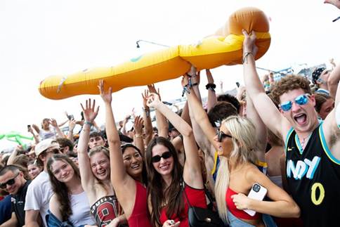Indy500SnakePit's tweet photo. mems 😍

@CoorsLight | #SnakePit https://t.co/lcevAYjvv6