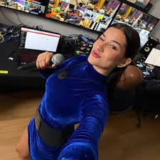 Sevenn_Boy's tweet photo. Ser ex-Fazenda tá compesando mais do que ser um ex-BBB

A Duda virou apresentadora do reality Impulsiona House 2.0 e está sendo soldada para atuar.
O Dudu está apresentando 3 programas na Record.
A Saory virou comentarista no LinkPodcast.
A Karol Lekker está no Fofocalizando. https://t.co/QiByKWGbXn