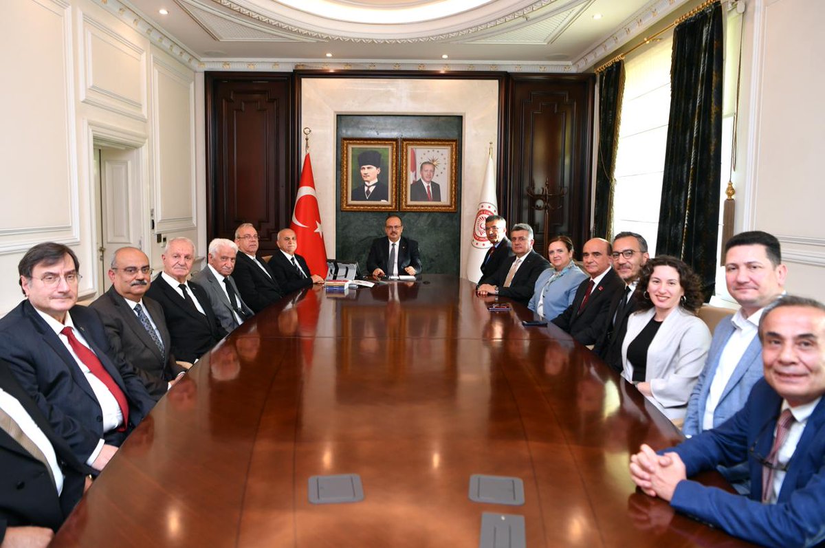 ostimosb's tweet photo. OSTİM'den Ankara Valisi Yakup Canbolat'a hayırlı olsun ziyareti.

#OSTİM Başkanı Orhan Aydın, Başkan Vekili Sıtkı Öztuna, Yönetim Kurulu üyeleri, @ostimteknikuniv, @ostimteknopark Kümelenme temsilcileri ile birlikte Ankara Valisi Yakup Canbolat'ı ziyaret etti. @AnkaraValiligi https://t.co/4z4nTpSnw9