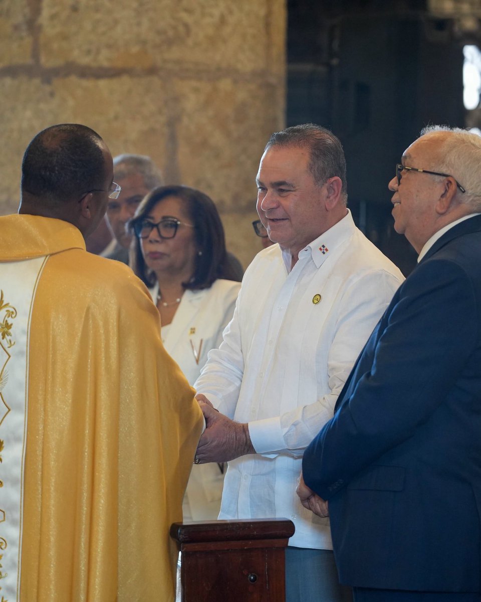 AgriculturaRD's tweet photo. Con una solemne eucaristía de acción de gracias, el Banco Agrícola celebró su 81 aniversario, reafirmando su historia de servicio, compromiso y apoyo al desarrollo del campo dominicano. 🙏🌾

La ceremonia contó con la presencia del ministro de Agricultura, Francisco Oliverio Espaillat, quien acompañó al director general del Banco Agrícola, Fernando Durán, y a toda la familia bagricolana en esta significativa conmemoración.

Durante 81 años, el Banco Agrícola ha sido una institución clave para impulsar la producción nacional, respaldar a nuestros productores y fortalecer la seguridad alimentaria de la República Dominicana. 🇩🇴🚜

#BancoAgrícola #MinisterioDeAgricultura #CampoDominicano #AgriculturaRD