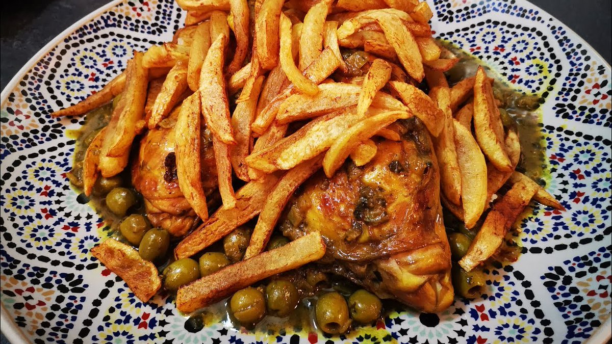 tambaliken's tweet photo. Les algériens ont une maladie mentale dans les cités.
On voit bien les vidéos street food en algerie, ils mangent que des pizza carré sans fromage et de l'horrible karantika espagnole.
Une cuisine ne se revendique pas sur internet, elle se vie, ça c'est notre quotidien au Maroc ! https://t.co/3IsGXELXGW
