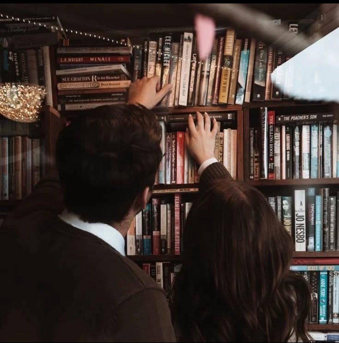 amorenloslibros's tweet photo. En los ojos correctos “Vamos a visitar librerías” es un planazo. 📚💗 https://t.co/MItvKYwhPP