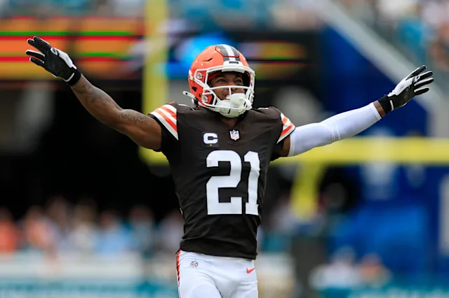 ClevelandEffect's tweet photo. The last man standing. #Browns https://t.co/AUsC1vx1eT