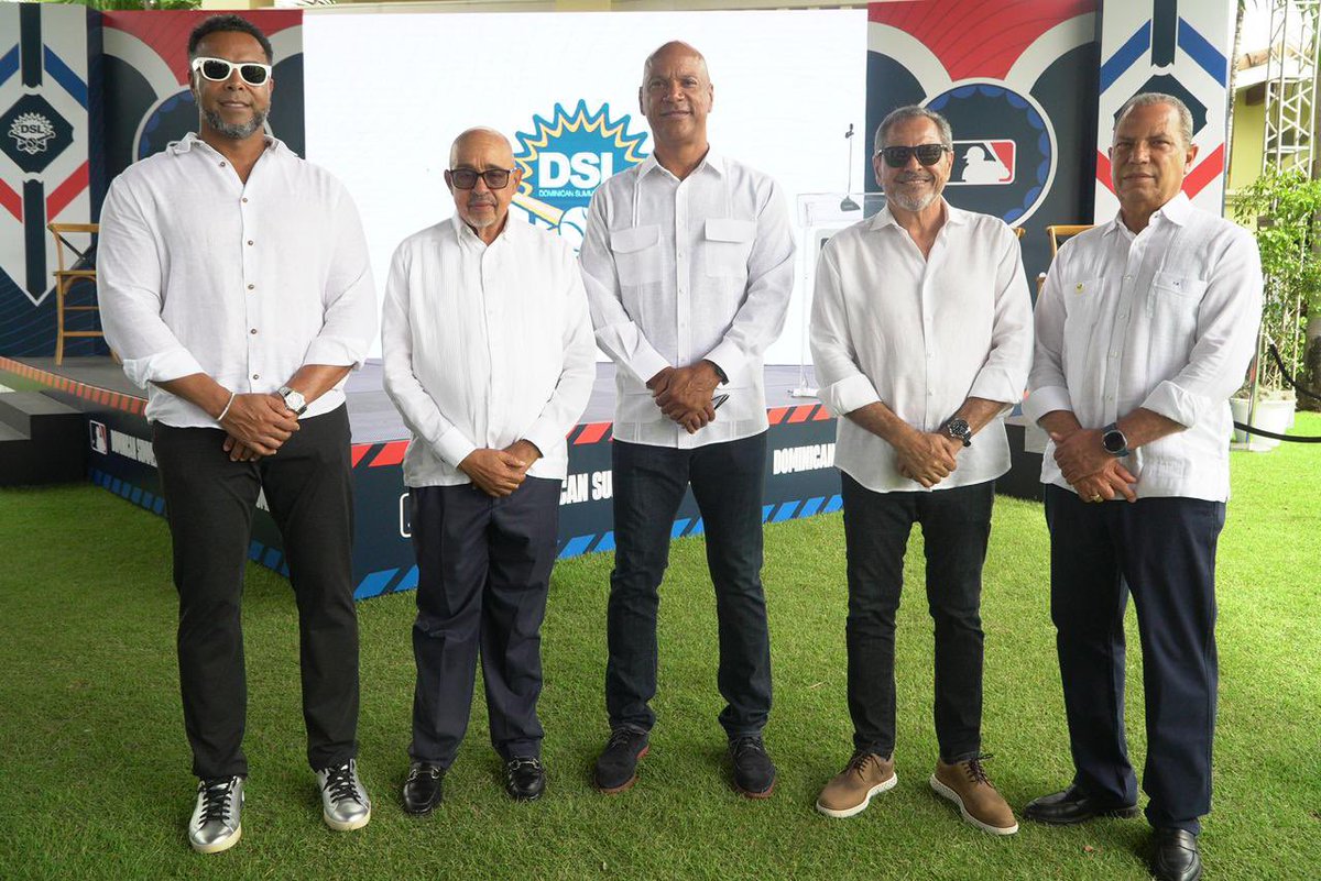 COLIMDO's tweet photo. El presidente del Comité Olímpico Dominicano, ingeniero @GaribaldyBta participó este lunes en la ceremonia inaugural de la versión número 40 de la Dominican Summer League.

Bautista felicitó a los organizadores del tradicional certamen de béisbol en el país.

#Colimdo https://t.co/44ojh16XXf