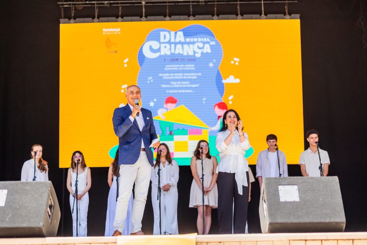 munfunchal's tweet photo. Funchal celebra Dia da Criança no Auditório do Jardim Municipal com 600 crianças. Esta  iniciativa contou com  a presença do presidente da autarquia e da vereadora com os pelouros da Educação e Juventude, Jorge Carvalho e Helena Leal, respectivamente. https://t.co/mEnqVr9H17