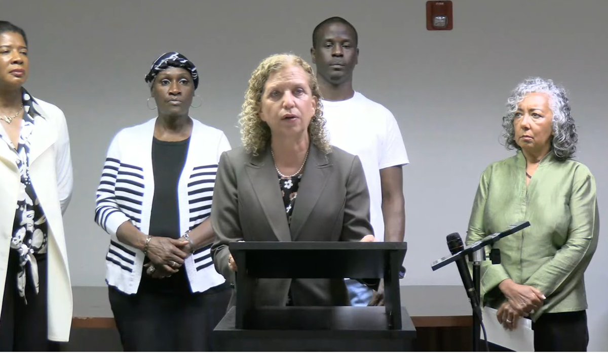 RepDWStweets's tweet photo. I convened Broward County families and officials to share how rising utility costs hurt us all. I also shared how to lower utility bills: cap corporate overcharges and invest in low-cost clean energy.

Democrats did this in the Inflation Reduction Act. We must do it again. https://t.co/wgBYnyNSxM