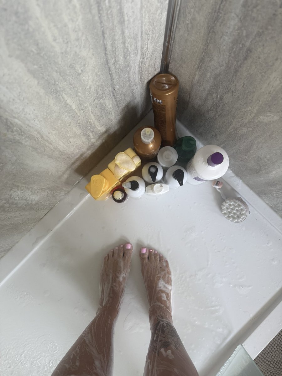 MelissaMaeToe's tweet photo. Soapy ✨

Selling content! Tell me if you’d like your own unique picture tailored to you 😚x

#foot #feet #toes #findon #FinDom #content #shower #footfetish #selling https://t.co/ri2uIZpafr