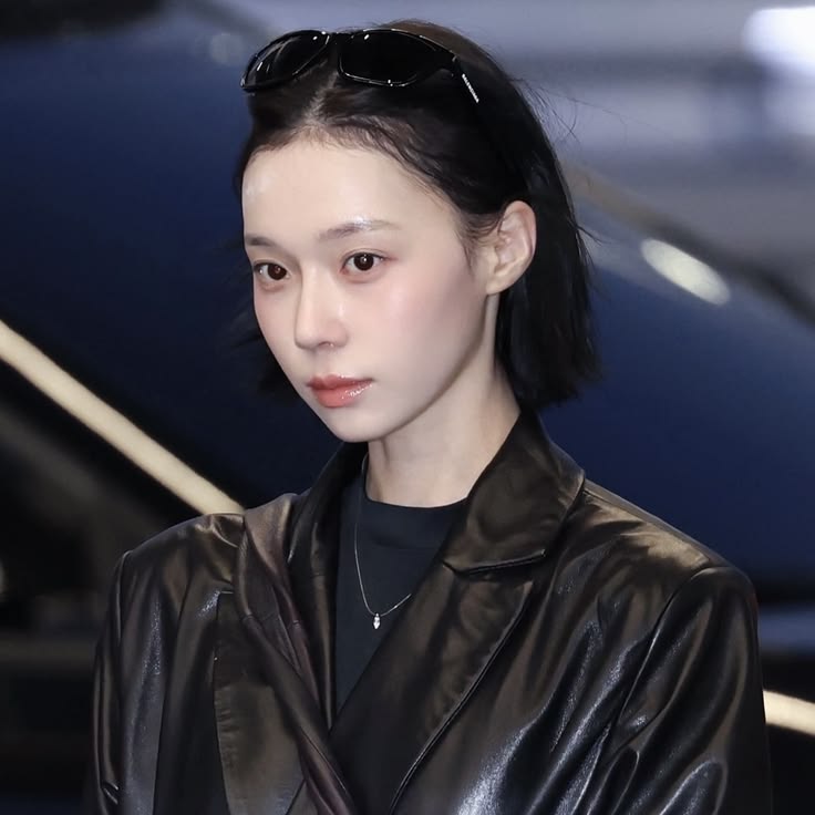 lisamjeong's tweet photo. editing her face bc shes outhandsoming your faves, id be mad too ngl https://t.co/6AOYRsPgpA