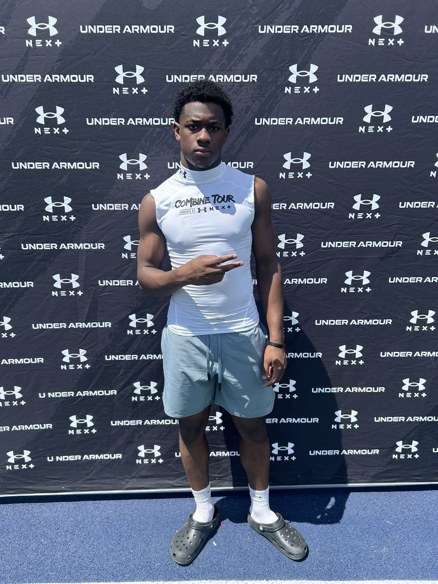 detaviousw4's tweet photo. Under Armor combine tour | 4.30 40 yard dash | 33 inch vert https://t.co/knPK6rlLbI