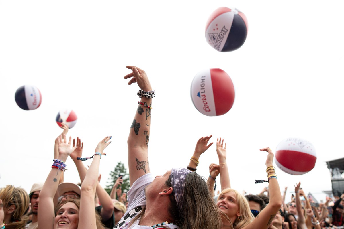 Indy500SnakePit's tweet photo. be there > be 🟥

@CoorsLight | #SnakePit https://t.co/e0YL1fCkSM