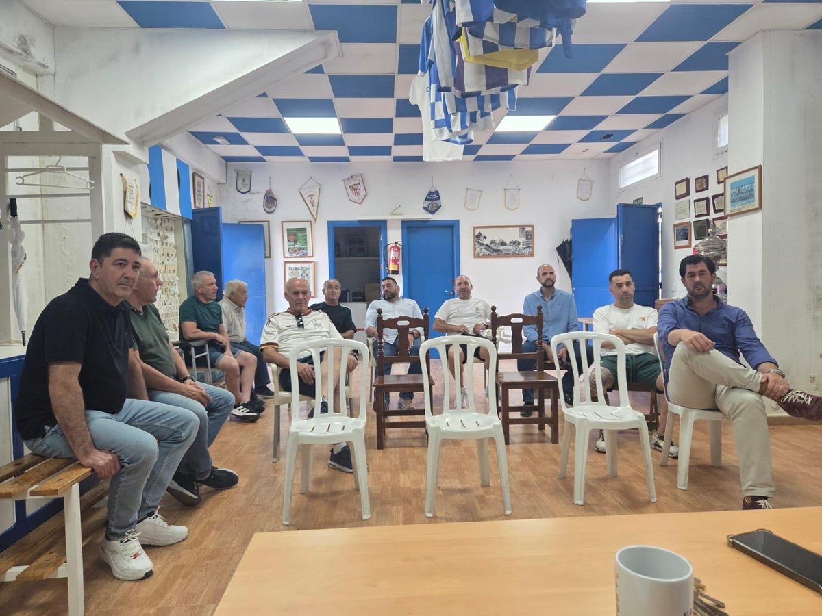 UDBornense's tweet photo. En la Asamblea Extraordinaria celebrada el pasado 28 de Mayo se trataron los aspectos más relevantes de cara al nuevo curso. Además, el club confirma la renovación de Jaime López Martínez como entrenador, apostando por la continuidad de un proyecto que seguirá creciendo💙 https://t.co/i1QTS7CgOJ