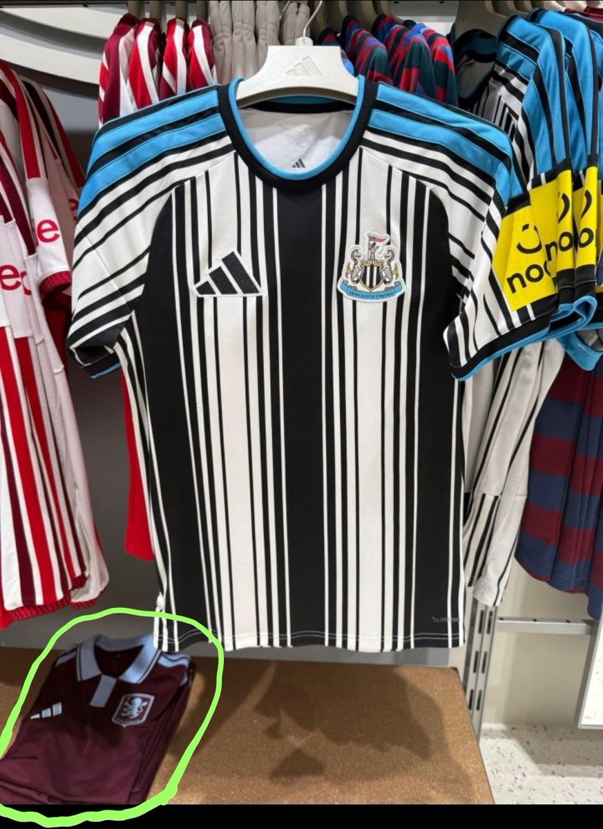 Nebbs's tweet photo. @ToonTakeover_ @RichySouthern Appears nufc shirt isn't the only one without a sponsor! https://t.co/3VA9AVSQ1u