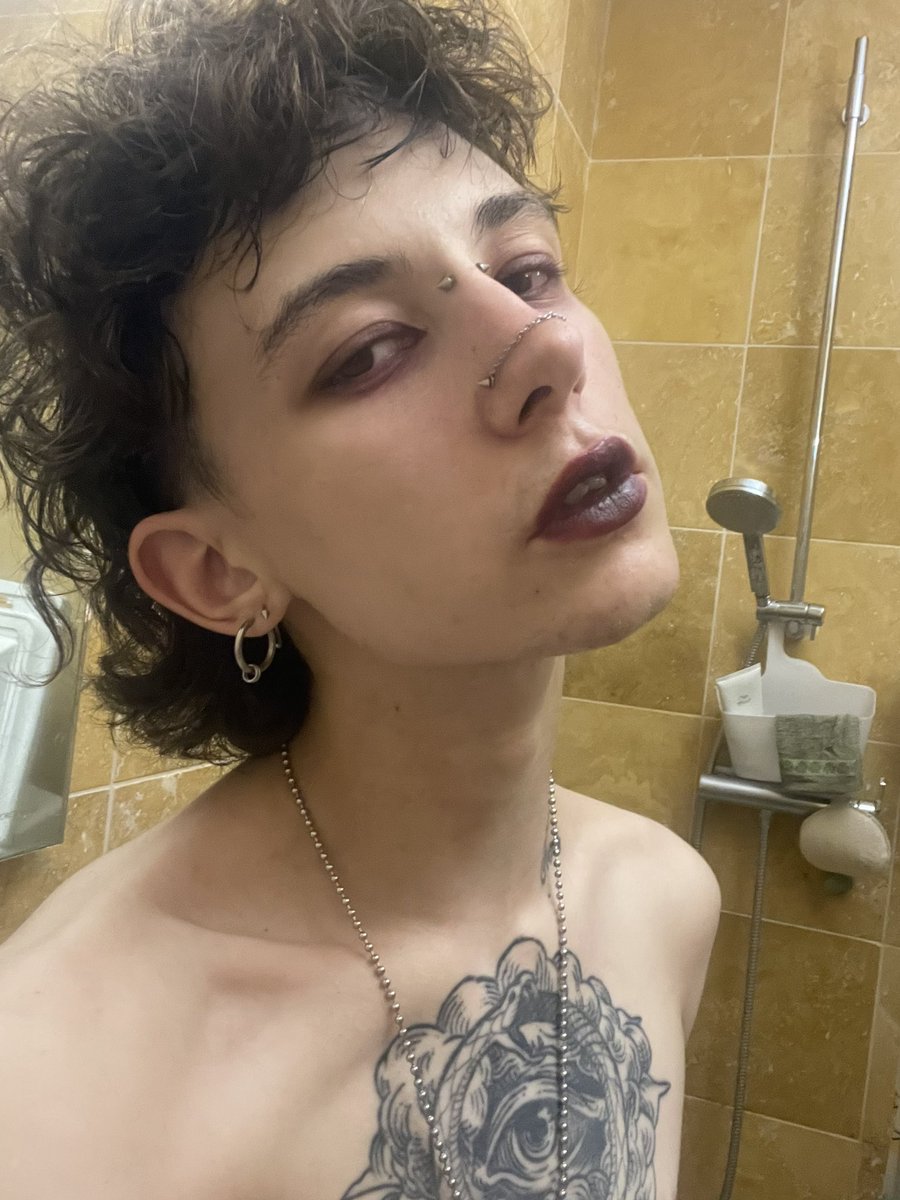 sicaruan's tweet photo. 💛🤍💜🖤 #LGBTQIAOurMonth https://t.co/BhifXU3xQ7