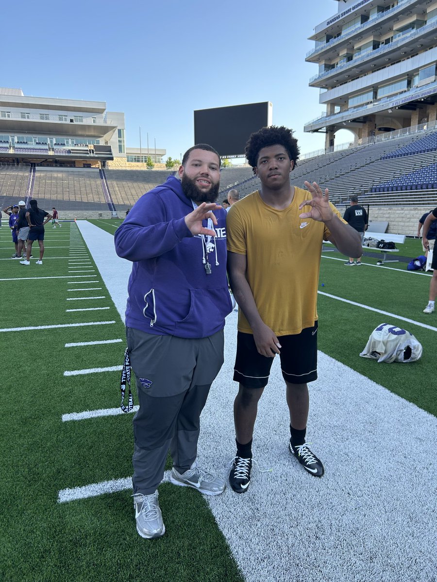 ElijahABranch's tweet photo. So grateful for the personal invite to @KStateFB . Can’t wait to be back.

@Buck_James212 @CoachEllis26 @BillLampe @Recruit_TheCats @WampusCatFB @EarlGill10 @CoachBuddyWyatt @CoachJDove @_ArmaniLinton @wardth09 @hjacobs67 @CoachHGibson @ebranch96 https://t.co/hRqORfMPAE
