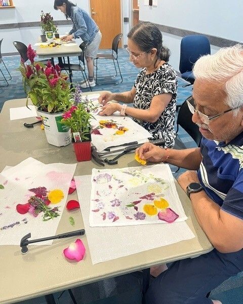 irvinglibrary's tweet photo. Folks who joined the latest Craftastic! at Valley Ranching had a ✨️smashing✨️ good time with this Flower Smash!
Check out the next Craftastic! on Saturday, June 13 at 10am to make an Egyptian themed painting on a mini-canvas! 
#irvinglibrary #valleyranchlibrary #iplcraftastic https://t.co/aUwweQ0Ck8