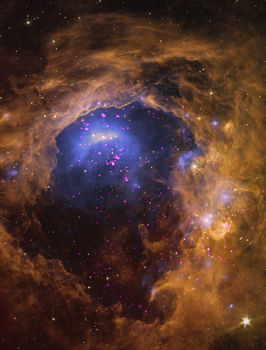 Chandra Observatory tweet media