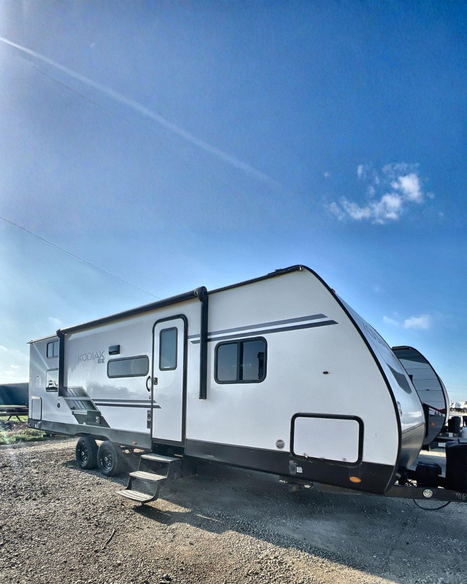 RVUniverse's tweet photo. Dealer of the week! 🚨☁️

Clear Creek RVs specialize in sales of new and used RVs. They are a better way to buy an RV!

Check out their inventory HERE ➡️ https://t.co/KAqalWa0lQ

#RVsForSale #ClearCreekRVs #NewAndUsedRVs #RVDealer #TravelTrailer #RVLife #CampingLife #RVAdventure https://t.co/Uu385whSOl