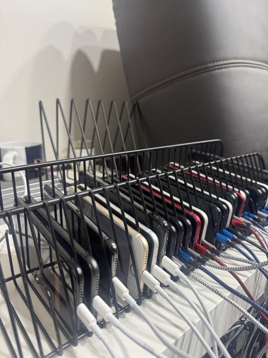dave_xt's tweet photo. @nikita_builds @sendbluehq Ahahah love this. When I started blooio early days I had fridge racks bent and this is how I was stacking the iPhone https://t.co/VRvrsyBNAv