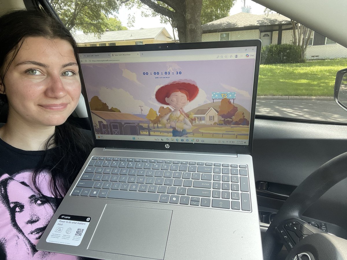 SwiftieLR's tweet photo. 3 more minutes!!!!!! @Pixar @taylornation13 @taylorswift13 @toystory #taystory #toystory5 #toystory https://t.co/JXMCBVWs57