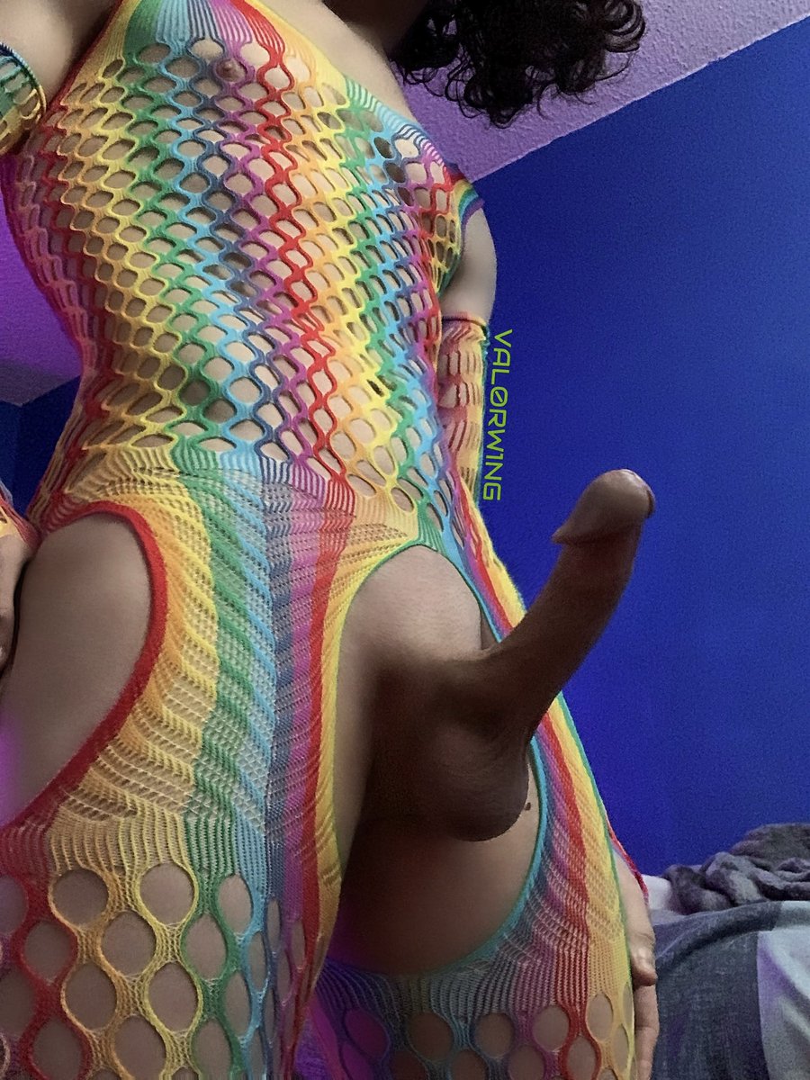 VAL0RW1NG's tweet photo. Happy pride month 🌈 https://t.co/JHHp57yGNb