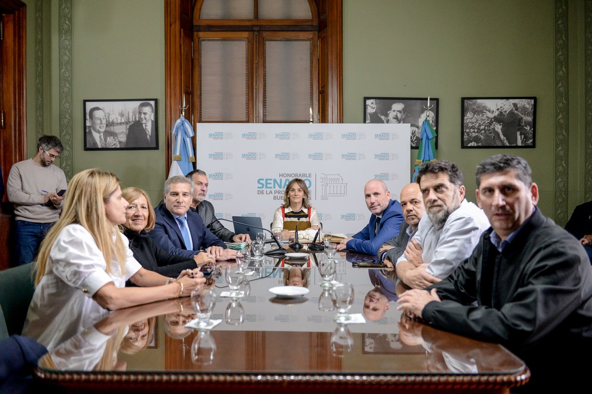 Senado_BA's tweet photo. 🏛️ Constitución de la comisión de Reforma Política y Régimen Electoral

El órgano será presidido por la senadora @MalenaGalmarini  y la vicepresidencia fue otorgada al senador @fernand_coronel 

🔗https://t.co/pLjY7nrLhs https://t.co/VuUROMG5gz